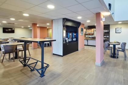 B&B HOTEL Paris Nord Gonesse Parc des Expos - image 14