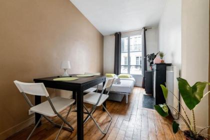 Pied-a-terre near Bastille & Voltaire Paris 11th - image 3