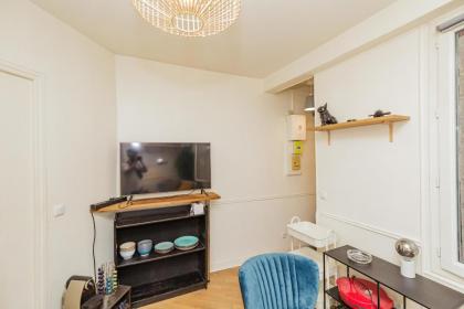 Nice 23m located in the heart of Paris! - image 4