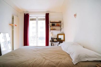 Quirky 1 Bedroom Flat in Paris - image 3