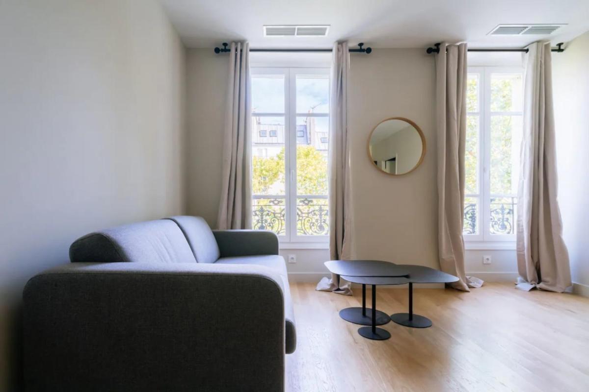 Stylish 2 Bedroom Apartment in Paris - image 2