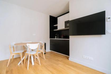 Welcoming 1 Bedroom Apartment in Paris - image 6