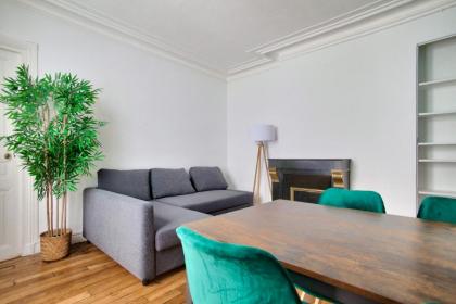 1 Bedroom Notre Dame de Paris Monge - image 5