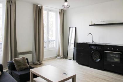 Brand new Parisian nest near the Arc de Triomphe - image 4