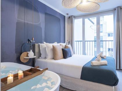 The Blue Suite on Champs Elysées Avenue - image 18