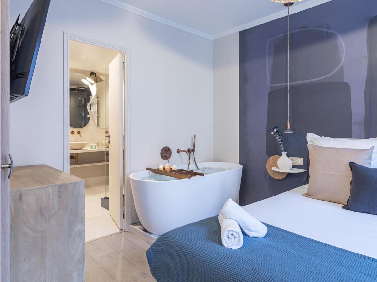 The Blue Suite on Champs Elysées Avenue - image 3