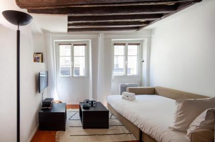 The Bastille Day apartment - image 12