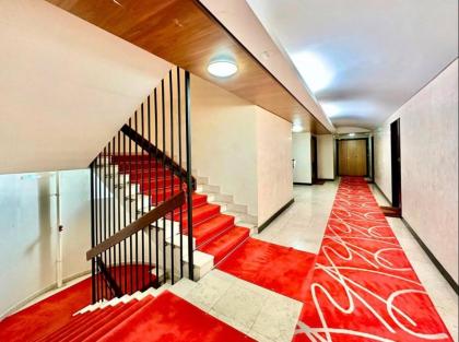 Atrium Victor Hugo Eiffel Tower Arc du Triumph 16th district renovated top of the line équipements and furnished 62sqm 1 master Bsr 1 living room dining room secure - image 5