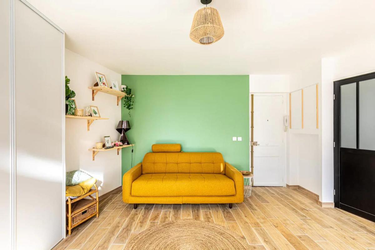 Bright and functional studio in the heart of Paris - image 2