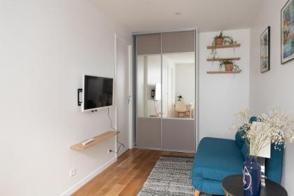 Quiet and refurbished nest near Montmartre - image 2