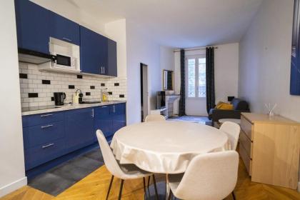 Apartment near Montmartre - image 16