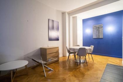 Apartment near Montmartre - image 18