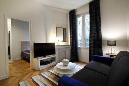 Apartment near Montmartre - image 9