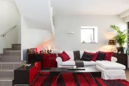 Prestigious 3BR Loft 5min Paris in Boulogne Heart - image 2