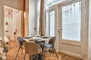 NEW Eiffel Tour ! Splendid 2BR & 1 BR Apt in Paris - image 7