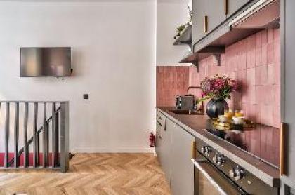 NEW! Eiffel Tour Splendid 2BR apt in Paris - image 11