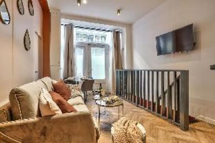 NEW! Eiffel Tour Splendid 2BR apt in Paris - image 18