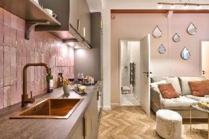 NEW! Eiffel Tour Splendid 2BR apt in Paris - image 19