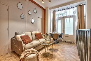 NEW! Eiffel Tour Splendid 2BR apt in Paris - image 7