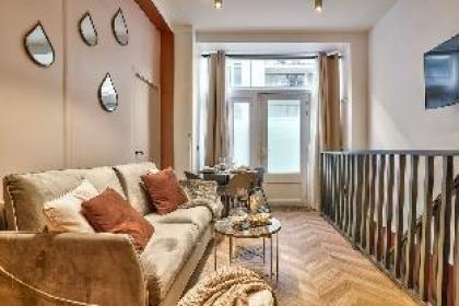 NEW! Eiffel Tour Splendid 2BR apt in Paris - image 9