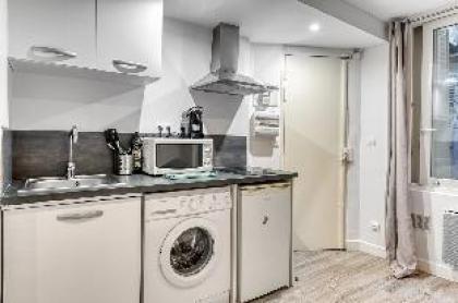 Modern studio for 2 persons near la Bastille - image 11