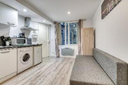 Modern studio for 2 persons near la Bastille - image 6