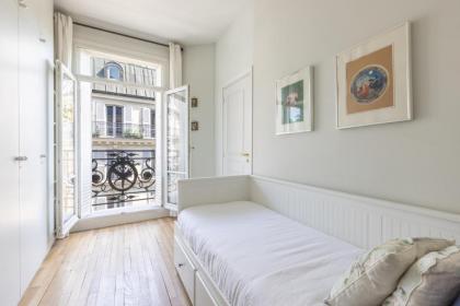 Superbe appartement avec vue imprenable à Paris - image 13