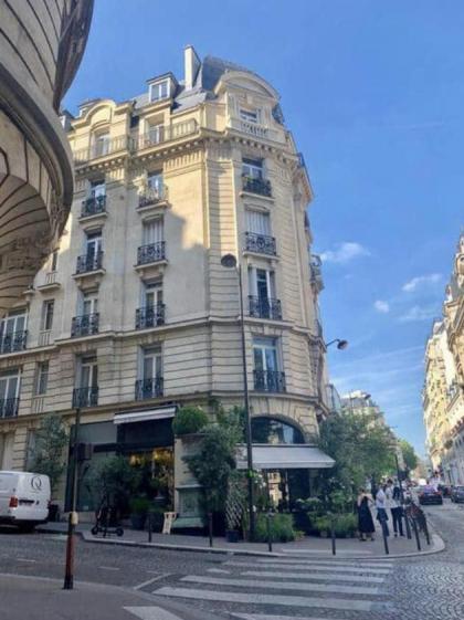 Superbe appartement avec vue imprenable à Paris - image 17