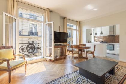 Superbe appartement avec vue imprenable à Paris - image 3