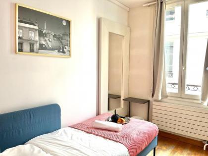 Cosy appartment in the marais district - image 6