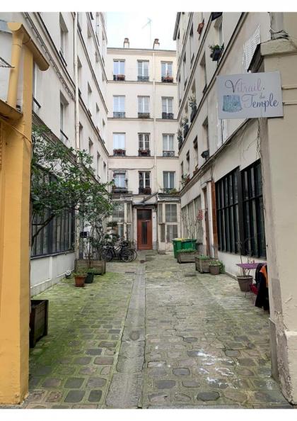 Charming loft style appartment in center of marais - image 11