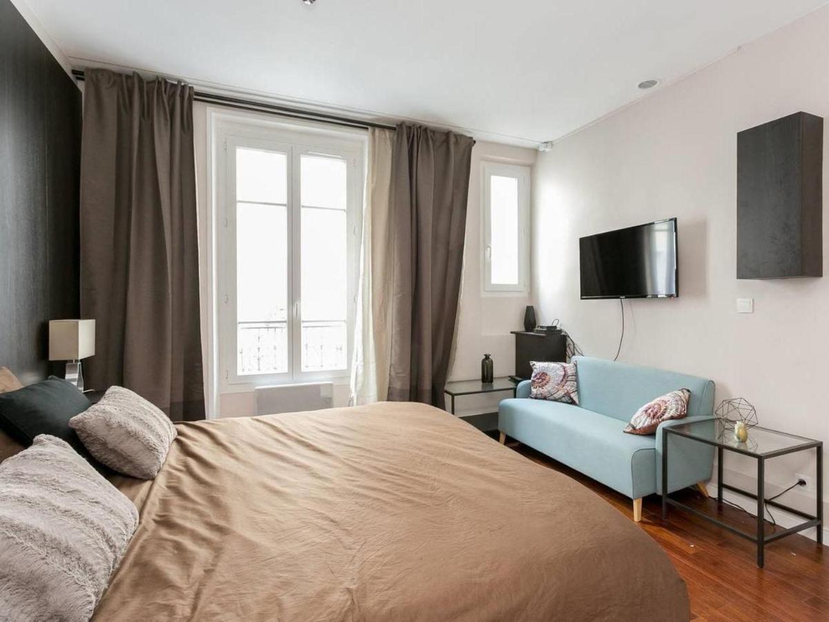 Large Modern Studio close to the Eiffel Tower and Paris Highlights - image 3