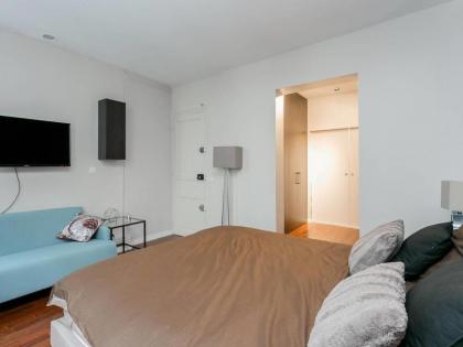 Large Modern Studio close to the Eiffel Tower and Paris Highlights - image 4