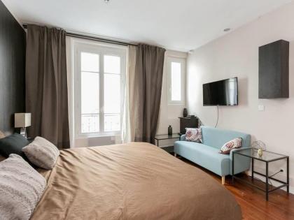 Large Modern Studio close to the Eiffel Tower and Paris Highlights - image 9