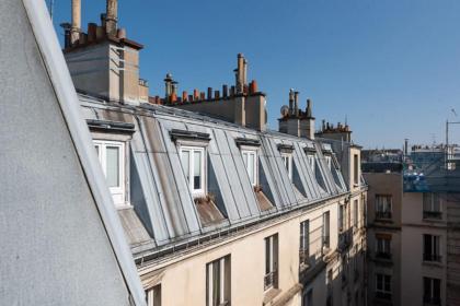 Luminous love nest near the Sacré-Coeur - image 10