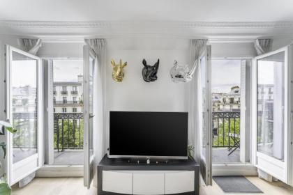 Appartement Haussmannien - dernier étage - image 3