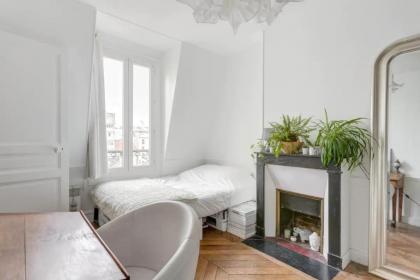 Parisian apartment with Eiffel Tower view - image 11