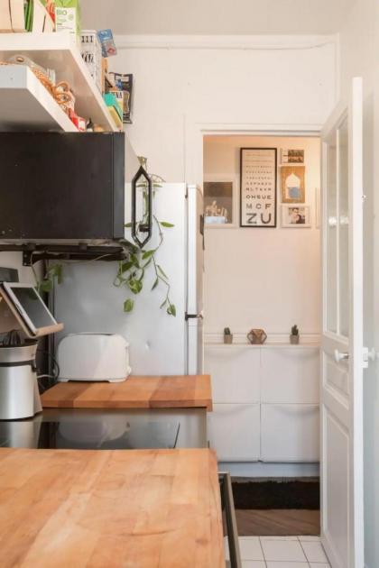 Parisian apartment with Eiffel Tower view - image 14