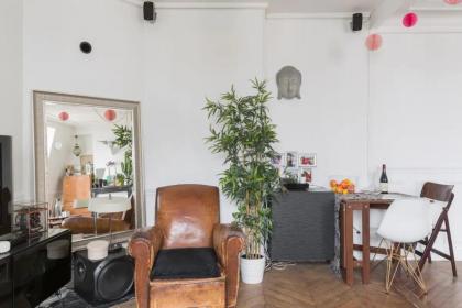 Parisian apartment with Eiffel Tower view - image 15