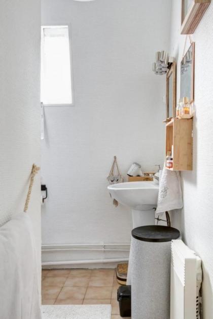 Parisian apartment with Eiffel Tower view - image 19