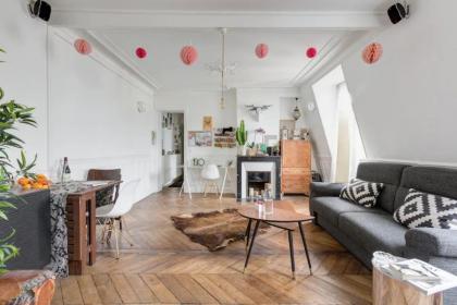 Parisian apartment with Eiffel Tower view - image 6