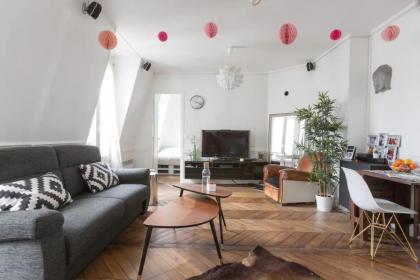 Parisian apartment with Eiffel Tower view - image 8