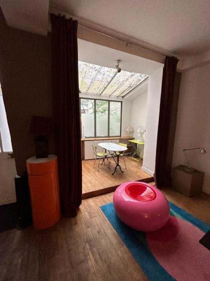 LOVELY STUDIO IN THE HEART OF MONTORGUEIL  - image 9