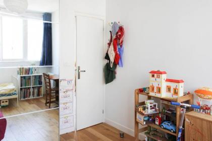 Spacious bright 70m family apartment - image 11