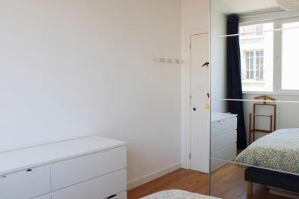 Spacious bright 70m family apartment - image 14