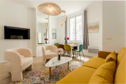 Cosy 3 bedroom & 2 bathroom Apartment - Opera - image 11