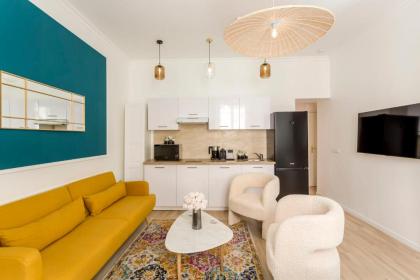 Cosy 3 bedroom & 2 bathroom Apartment - Opera - image 12