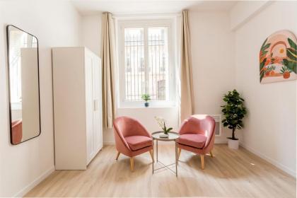 Cosy 3 bedroom & 2 bathroom Apartment - Opera - image 19