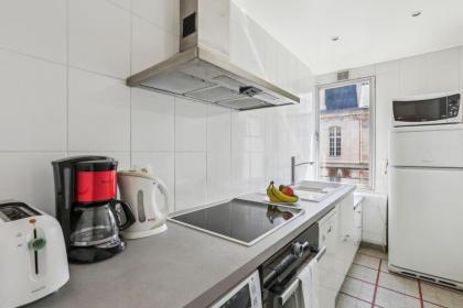 Trocadero & Arc de Triomphe - CityApartmentStay - image 12