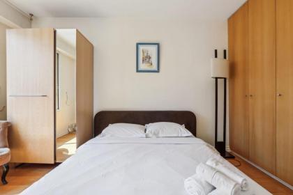 Trocadero & Arc de Triomphe - CityApartmentStay - image 16